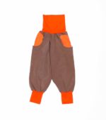 Braune Denim-Piratenhose mit orangem Bund und Taschen