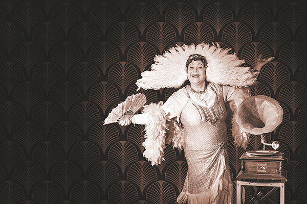 Bühnenfoto Glorious, Tania Golden als Florence Foster Jenkins