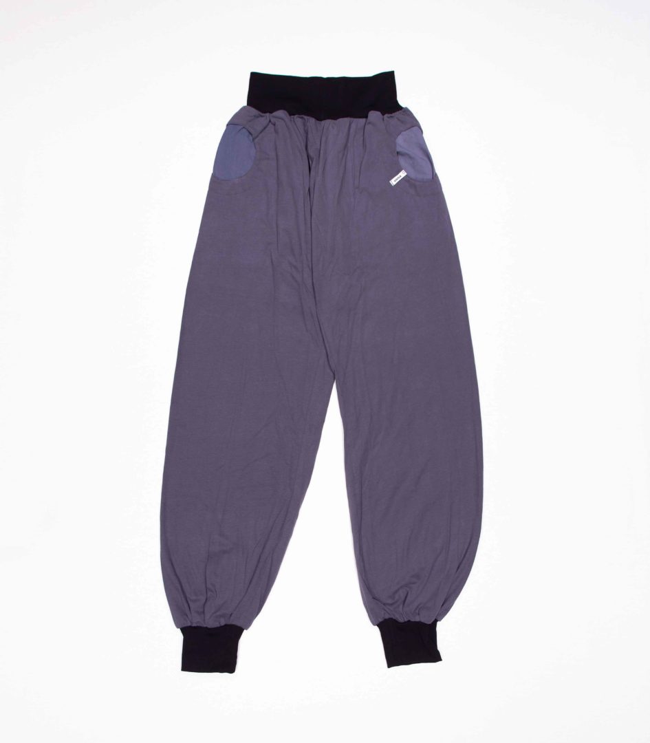 anna * pollack, Piratenhose Bio grau, Bund schwarz, Taschen schwarz und grau