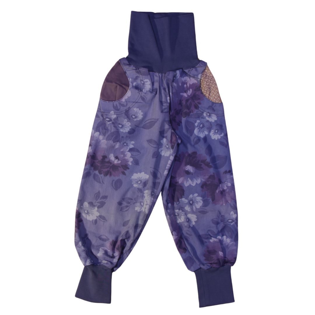 anna * pollack, PIratenhose Mixed, 110-134, Blumen blau, Bund blau und Taschen lila