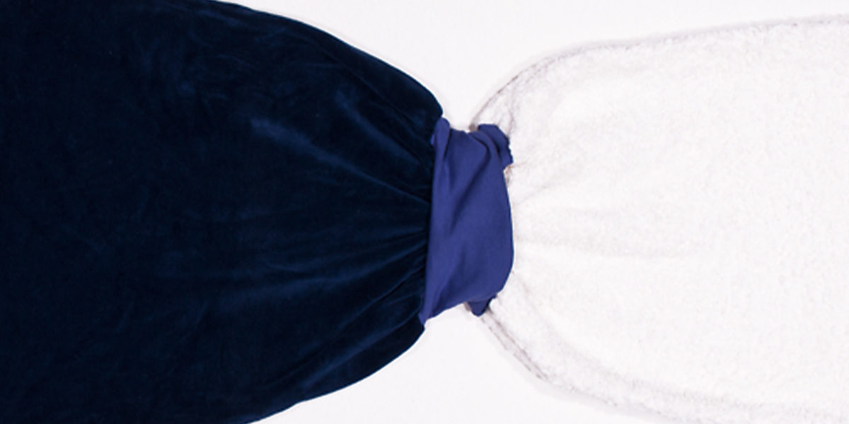 anna * pollack, Pucksack Nicki, stahlblau, Bund fernblau, Ansicht mit Innenfutter quer