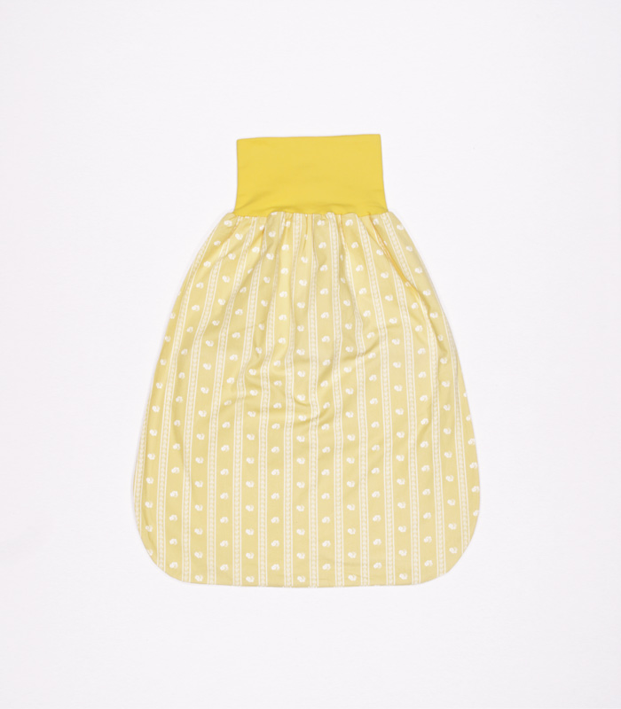 anna * pollack, Pucksack, Dirndl gelbt, Bund gelb