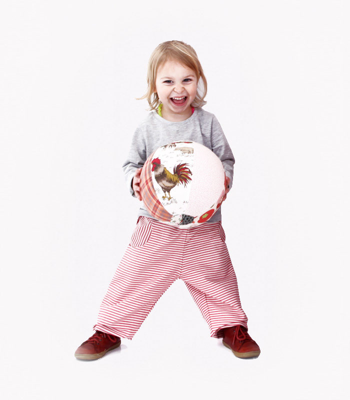 anna * pollack, Piratenhose rot weiß gestreift, Bund grau, Taschen rot weiß gestreift