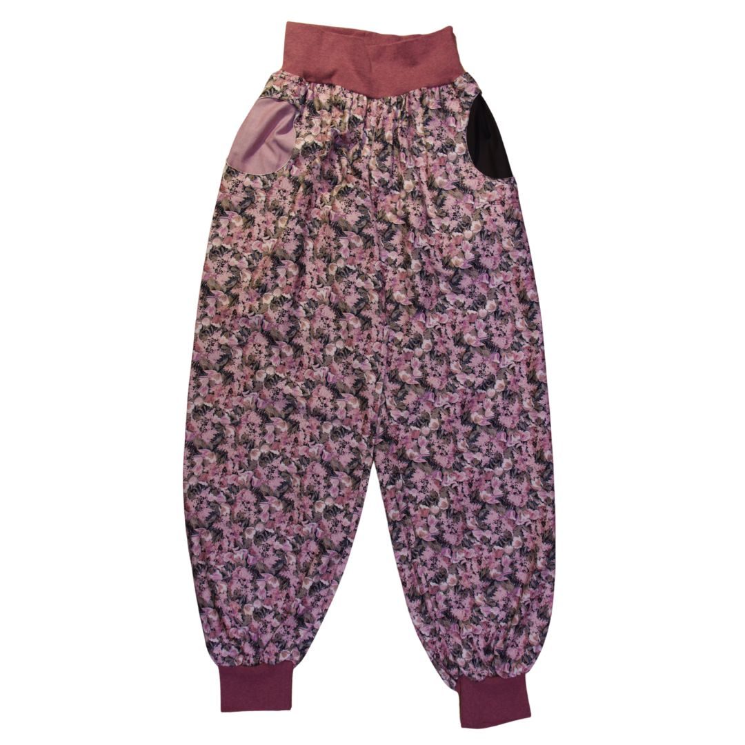 anna * pollack, Piratenhose Blumen rosa, medium, Bund rosa, Taschen schwarz und rosa