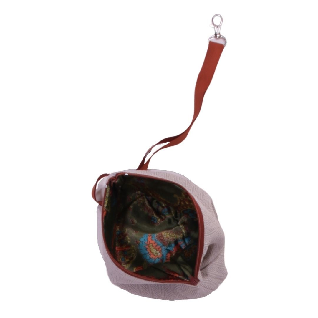 anna * pollack, Täschchen beige , olivgrün gefüttert, mit Zipp und Gurt