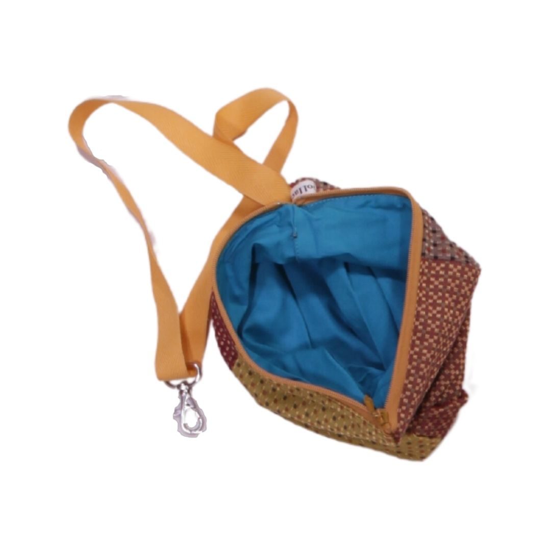 anna * pollack, Täschchen braun, blau gefüttert, mit Zipp und Gurt