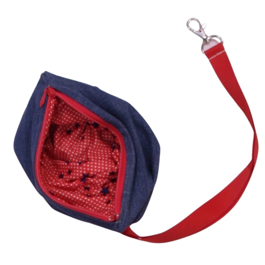 anna * pollack, Täschchen Denim blau, rot kariert mit Sternen gefüttert, mit Zipp und Gurt