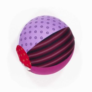 anna * pollack, Luftballonhülle aus upgecycelten Stoffresten, Grundfarbe lila