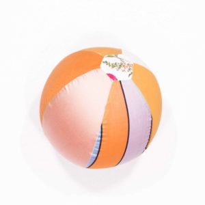 anna * pollack, Luftballonhülle aus upgecycelten Stoffresten, Grundfarbe orange