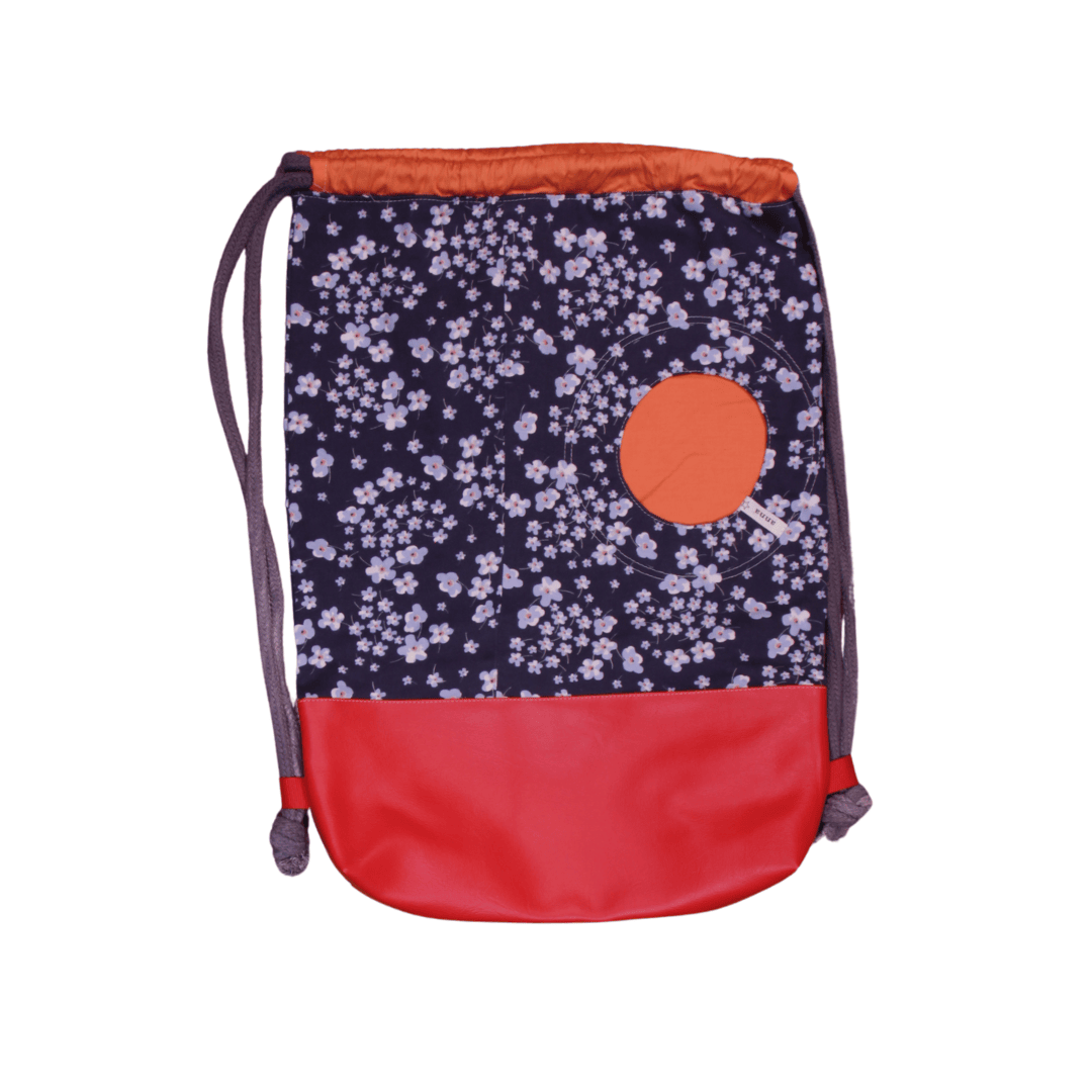 anna * pollack, Beutelbag, Oberteil Millefleurs, Unterteil rotes Kunstleder, orange Tasche, Träger grau, Ansicht flach