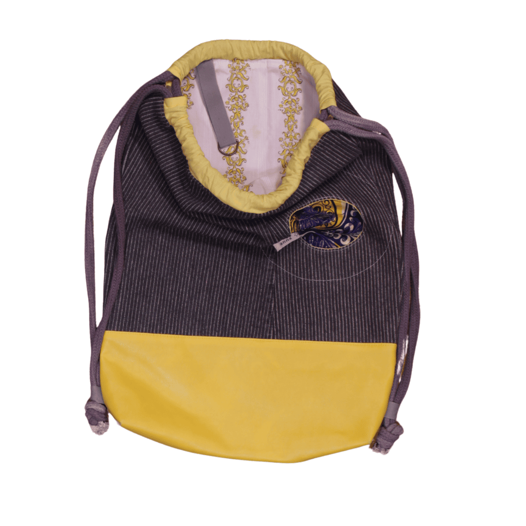 anna * pollack, Beutelbag, Oberteil grau Streif, Unterteil gelbes Kunstleder, runde Tasche Afrikaprint, Innenfutter gelb gemustert, Träger grau, Ansicht geöffnet