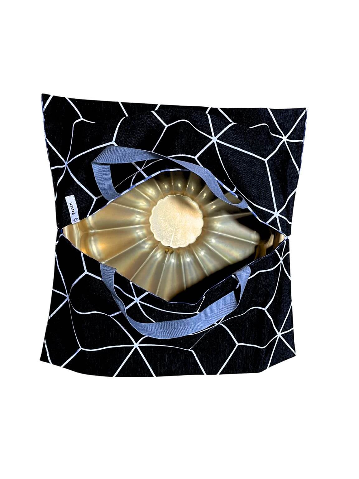 anna * pollack, Cake Boy, Kuchen-, Torte-, Quiche- oder Pizzatragetasche, Schwarz Muster weiß, Träger grau, Futter blau-weiß kariert, Tortenform gold