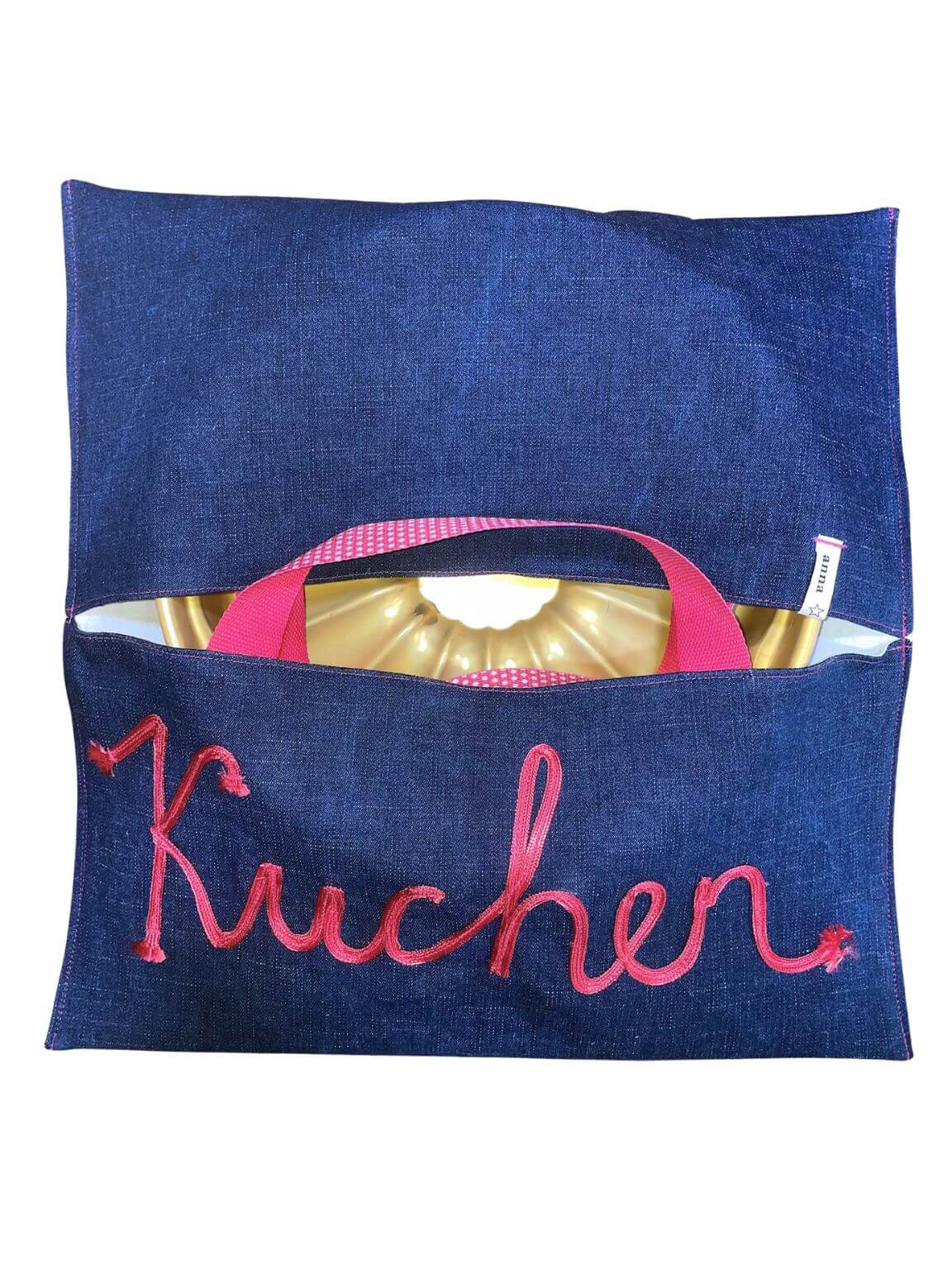 anna * pollack, Cake Boy, Kuchen-, Torte-, Quiche- oder Pizzatragetasche, Denim blau, Griff pink mit weißen Tupfen, Kuchen aufgestickt, Kuchenform innen
