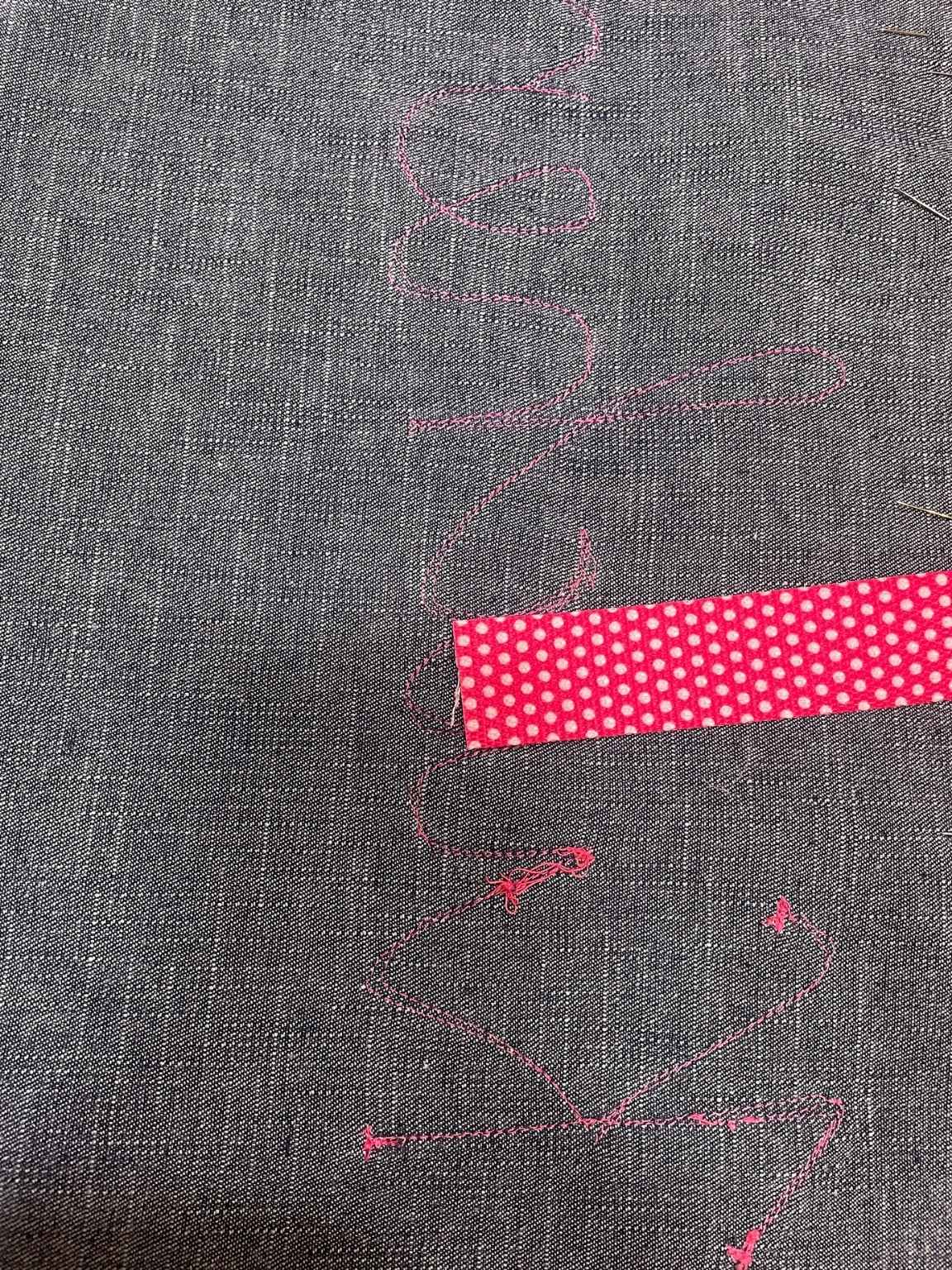 anna * pollack, Cake Boy, Kuchen-, Torte-, Quiche- oder Pizzatragetasche, Denim blau, Griff pink mit weißen Tupfen, Kuchen aufgestickt, Rückseite