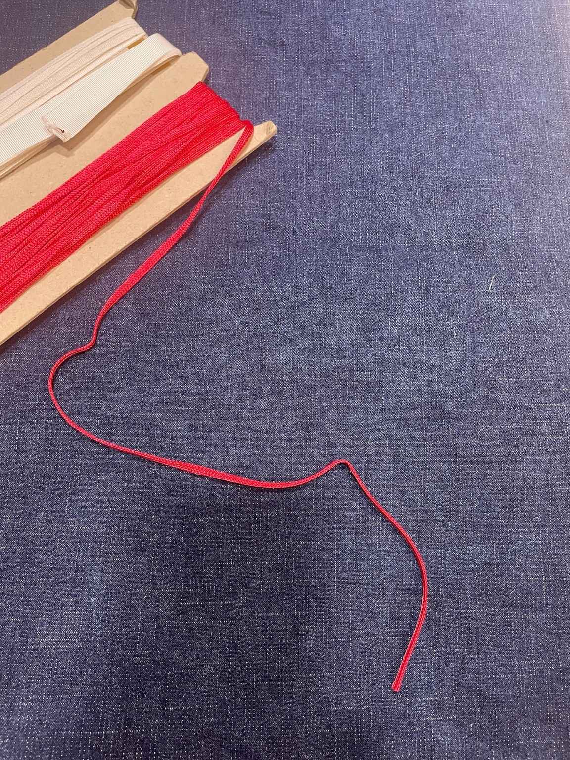 anna * pollack, Cake Boy, Kuchen-, Torte-, Quiche- oder Pizzatragetasche, Denim blau, Stickband