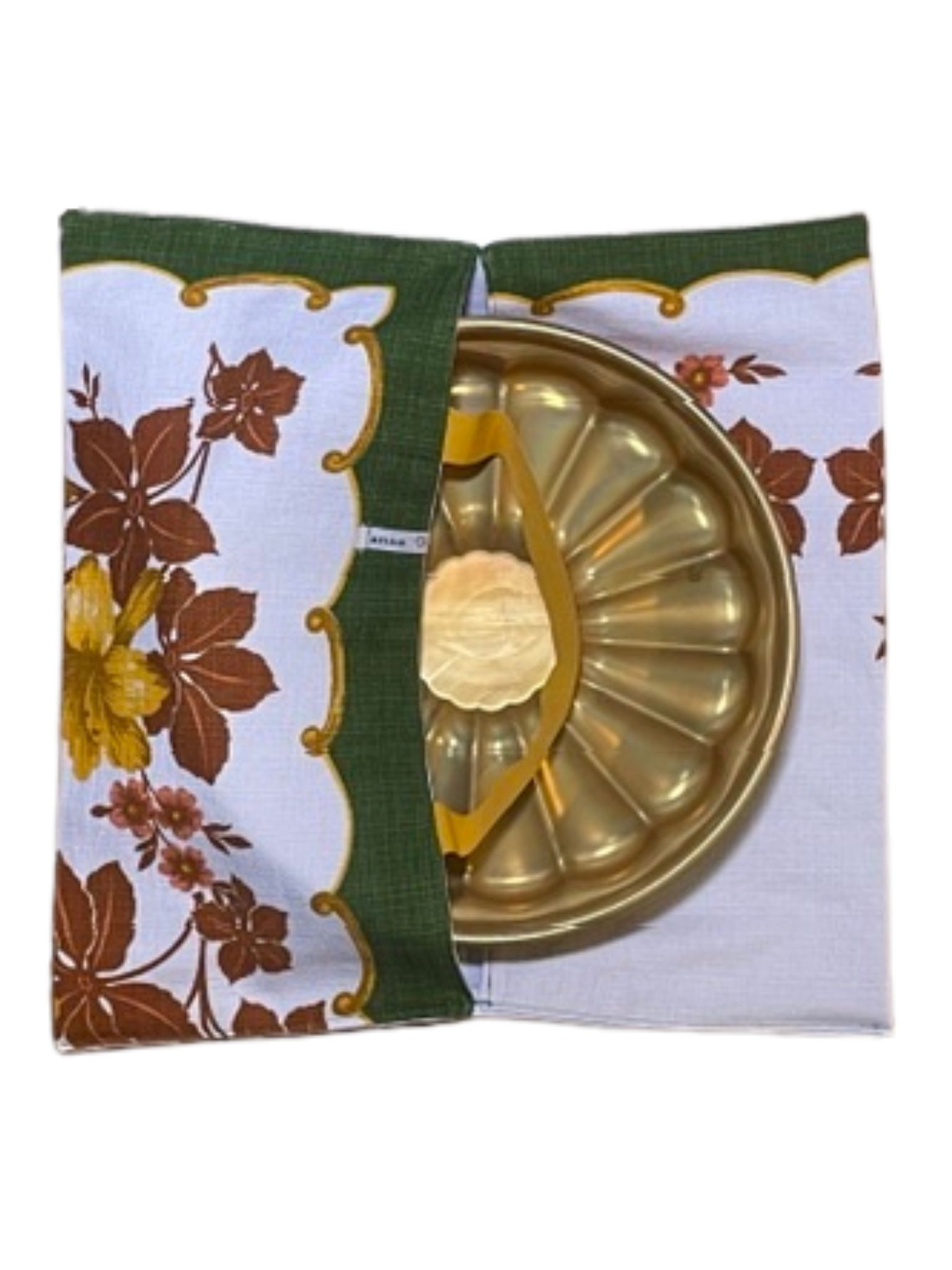 anna * pollack, Cake Boy, Kuchen-, Torte-, Quiche- oder Pizzatragetasche, Baumwolle Blumen gelb und braun, Rand grün, Kuchenform halb sichtbar